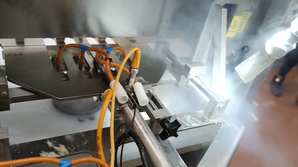 Nettoyage à la glace carbonique des machines de transformation des produits laitiers