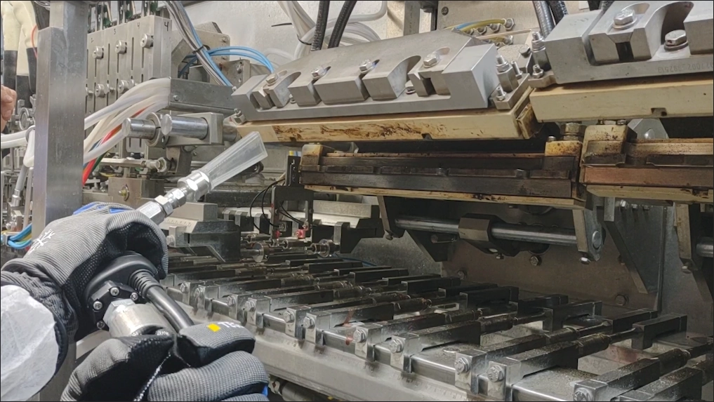 Nettoyage cryogénique de précision sur une machine de conditionnement